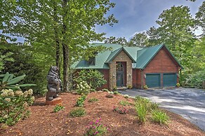 Dream Catcher: Luxe Cabin w/ Large Deck + Mtn View