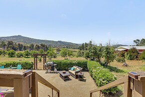 Escondido Vineyard Estate: Walk to Wineries!