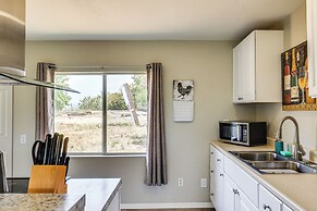 Escondido Vineyard Estate: Walk to Wineries!