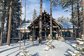 Custom Angel Fire Home: Views, Hot Tub & Fire Pit!