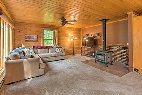 Cozy Riverfront Getaway: Fishing On-site!