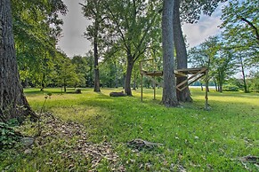 Cozy Riverfront Getaway: Fishing On-site!