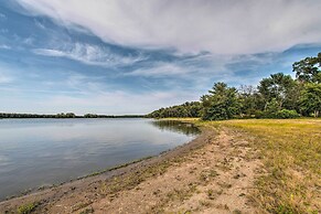 Cozy Riverfront Getaway: Fishing On-site!