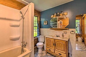 Cozy Riverfront Getaway: Fishing On-site!