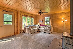 Cozy Riverfront Getaway: Fishing On-site!