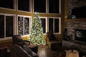 Family-friendly Massanutten Home w/ Slope Views!