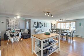 Happy Place by the Lake w/ Fire Pit: Walk to Beach