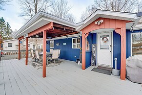 Happy Place by the Lake w/ Fire Pit: Walk to Beach