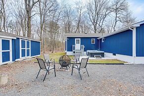 Happy Place by the Lake w/ Fire Pit: Walk to Beach