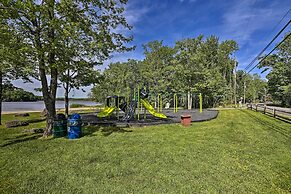 Happy Place by the Lake w/ Fire Pit: Walk to Beach