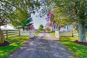 Idyllic Appomattox Home w/ Porch & Rocking Chairs!
