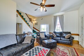 Idyllic Appomattox Home w/ Porch & Rocking Chairs!