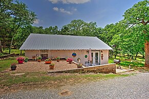 Lake Texoma Cabin - 1 Mi to Park & Boat Ramp!