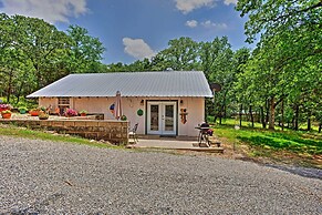 Lake Texoma Cabin - 1 Mi to Park & Boat Ramp!