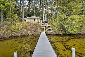 Lakefront Cottage: Boat Dock, Patio & Kayaks!