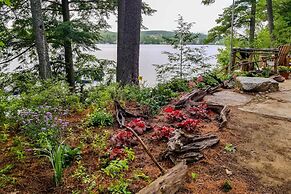 Lakefront Cottage: Boat Dock, Patio & Kayaks!