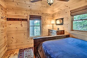 Lakefront Cottage: Boat Dock, Patio & Kayaks!