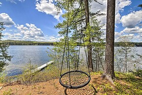 Lakefront Cottage: Boat Dock, Patio & Kayaks!