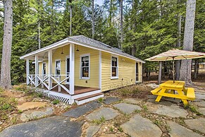 Lakefront Cottage: Boat Dock, Patio & Kayaks!