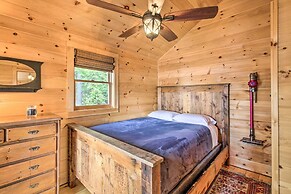 Lakefront Cottage: Boat Dock, Patio & Kayaks!