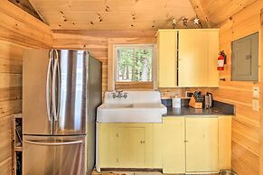 Lakefront Cottage: Boat Dock, Patio & Kayaks!