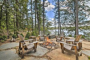 Lakefront Cottage: Boat Dock, Patio & Kayaks!
