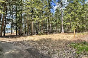 Lakefront Cottage: Boat Dock, Patio & Kayaks!