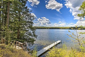 Lakefront Cottage: Boat Dock, Patio & Kayaks!