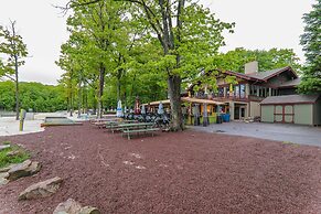 Lake Harmony Villa: Walk to Big Boulder Mountain!