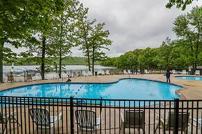 Lake Harmony Villa: Walk to Big Boulder Mountain!