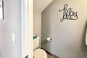 La Vergne Townhome: 22 Mi to Dtwn Nashville!