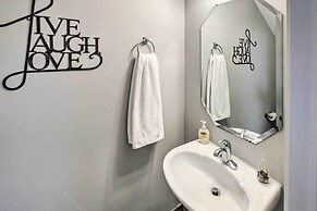 La Vergne Townhome: 22 Mi to Dtwn Nashville!