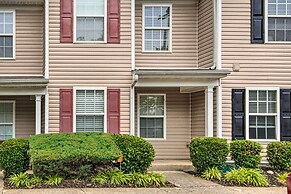 La Vergne Townhome: 22 Mi to Dtwn Nashville!