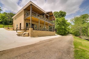 Lakefront Grand Lake Family House w/ Game Room!