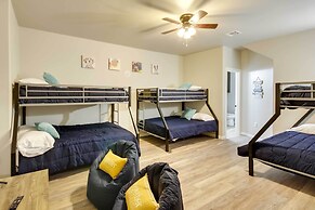 Waterfront Grand Lake Family House w/ Game Room!