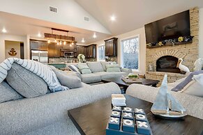 Waterfront Grand Lake Family House w/ Game Room!