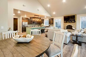 Waterfront Grand Lake Family House w/ Game Room!