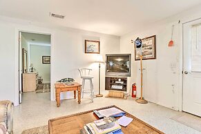 Fishing Pier, Kayaks: Bayfront Home in Palacios!