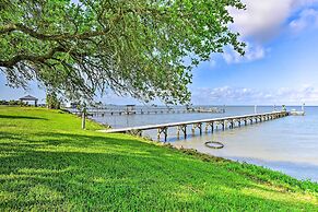 Fishing Pier, Kayaks: Bayfront Home in Palacios!