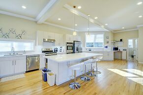 Luxe Federal Way Rental - Walk to the Water!