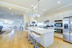 Luxe Federal Way Rental - Walk to the Water!