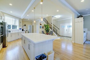 Luxe Federal Way Rental - Walk to the Water!