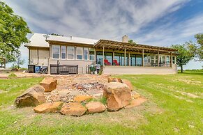 Modern Lakehouse w/ Stunning Views & Hot Tub!