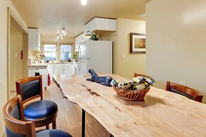 Peaceful Mars Hill Home w/ Porch & Mountain Views