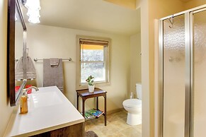 Peaceful Mars Hill Home w/ Porch & Mountain Views