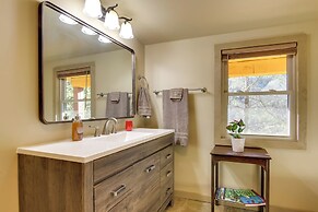 Peaceful Mars Hill Home w/ Porch & Mountain Views