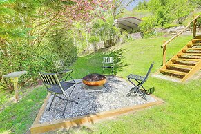 Peaceful Mars Hill Home w/ Porch & Mountain Views