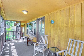 Peaceful Mars Hill Home w/ Porch & Mountain Views