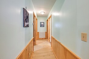 Peaceful Bryson City Cabin - Fire Pit & Hot Tub!