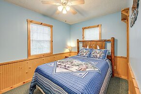 Peaceful Bryson City Cabin - Fire Pit & Hot Tub!